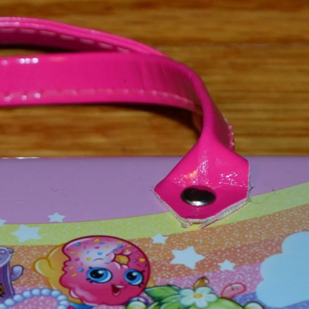 Youth girls Shopkins sunglasses and carrying case